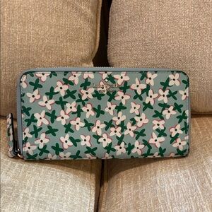 Kate Spade Green and White Floral Wallet